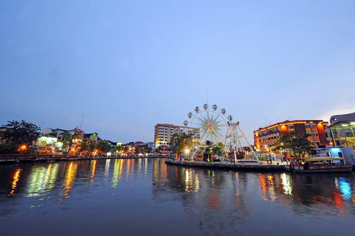 Orkid Hotel Melaka 3*,
